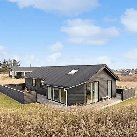 3 Bedroom Amazing In Prázdninový dům Hjørring