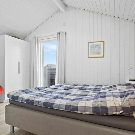3 Bedroom Amazing In Prázdninový dům Hjørring
